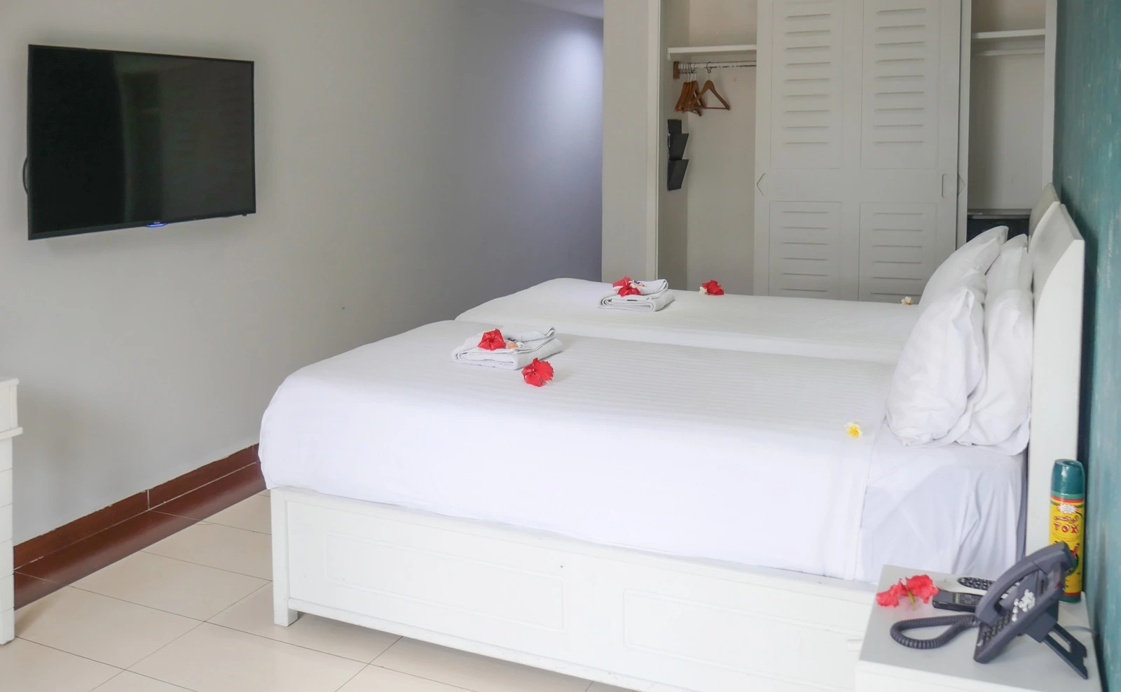 Deluxe Twin beds (2)