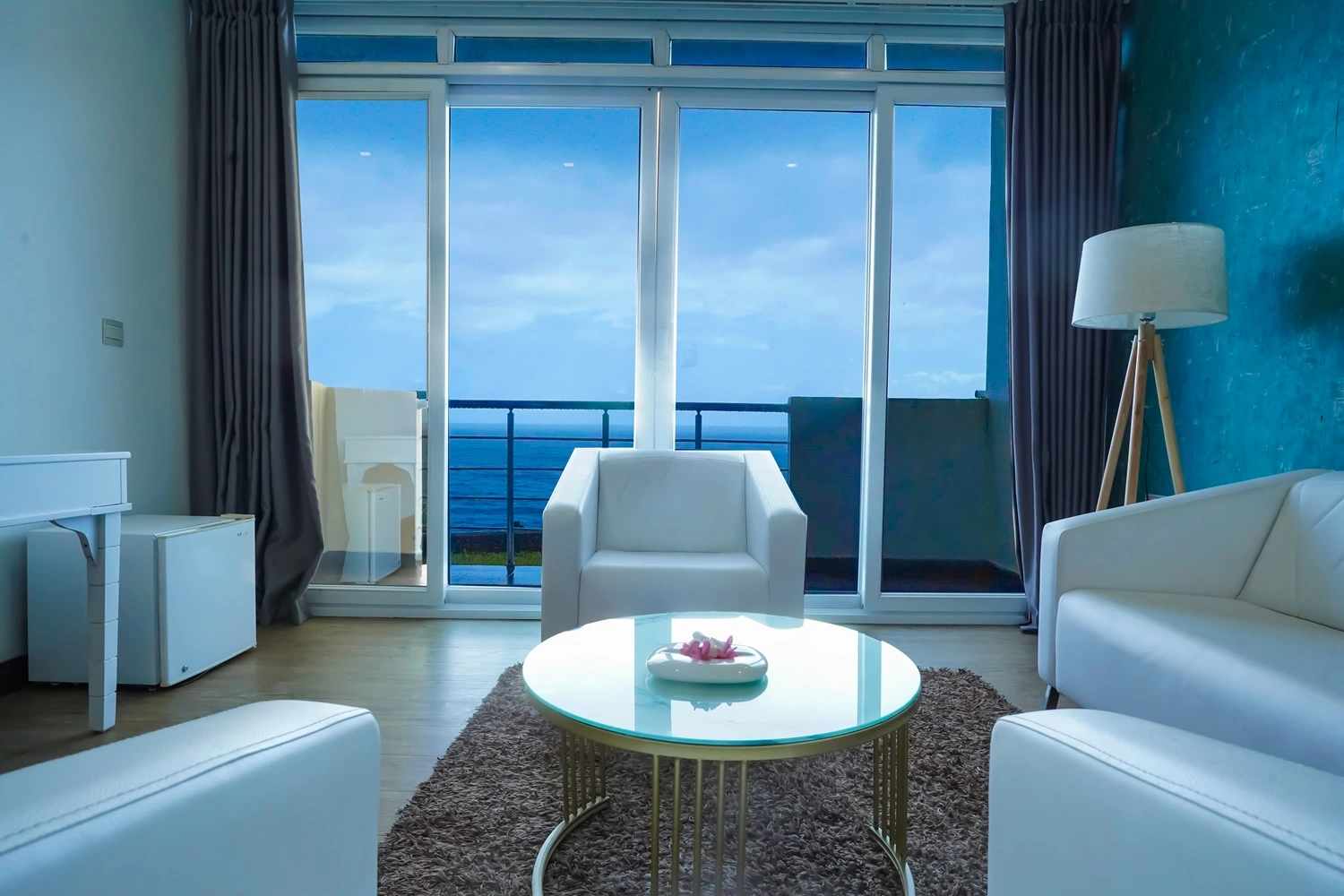 Executive Suite (2)