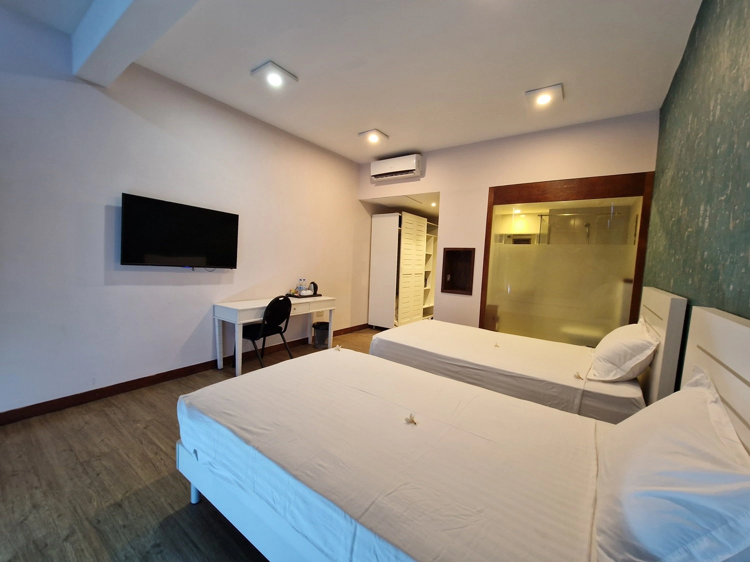 Luxury twin bed (3)